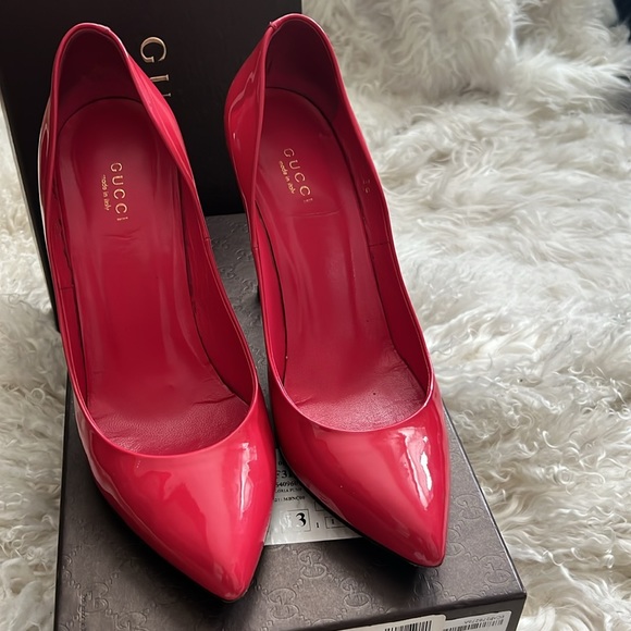 Gucci Gloria Pump on Shocking Pink